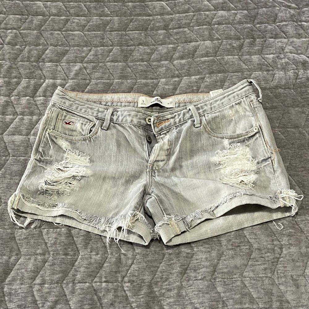 Hollister Size 5 light gray denim shorts